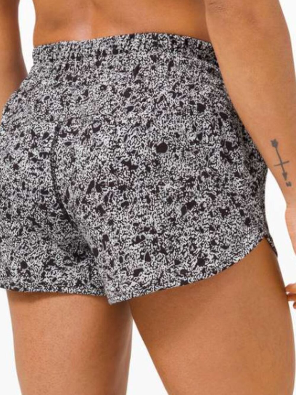 Lululemon Tracker Short V *4" Sporadic Black Rhino Grey sz 2 RARE - Picture 4 of 4